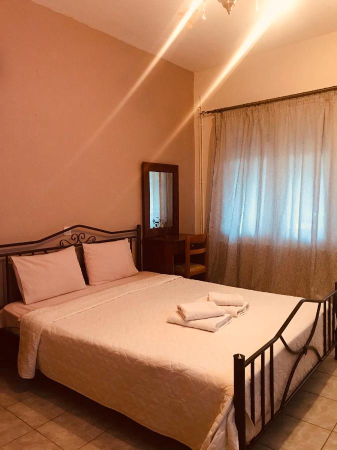 Guesthouse Adonis Káto Loutrákion Екстериор снимка