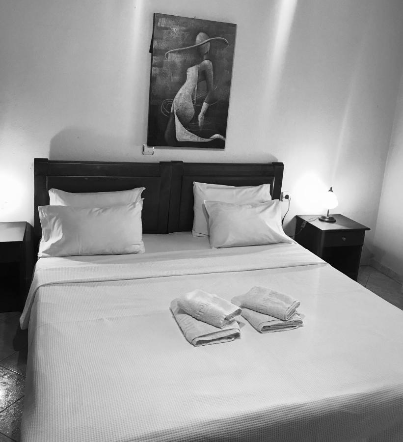 Guesthouse Adonis Káto Loutrákion Екстериор снимка