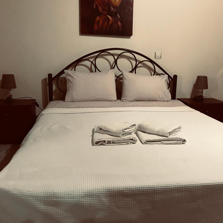 Guesthouse Adonis Káto Loutrákion Екстериор снимка