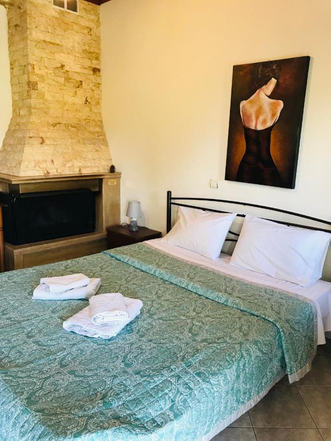 Guesthouse Adonis Káto Loutrákion Екстериор снимка