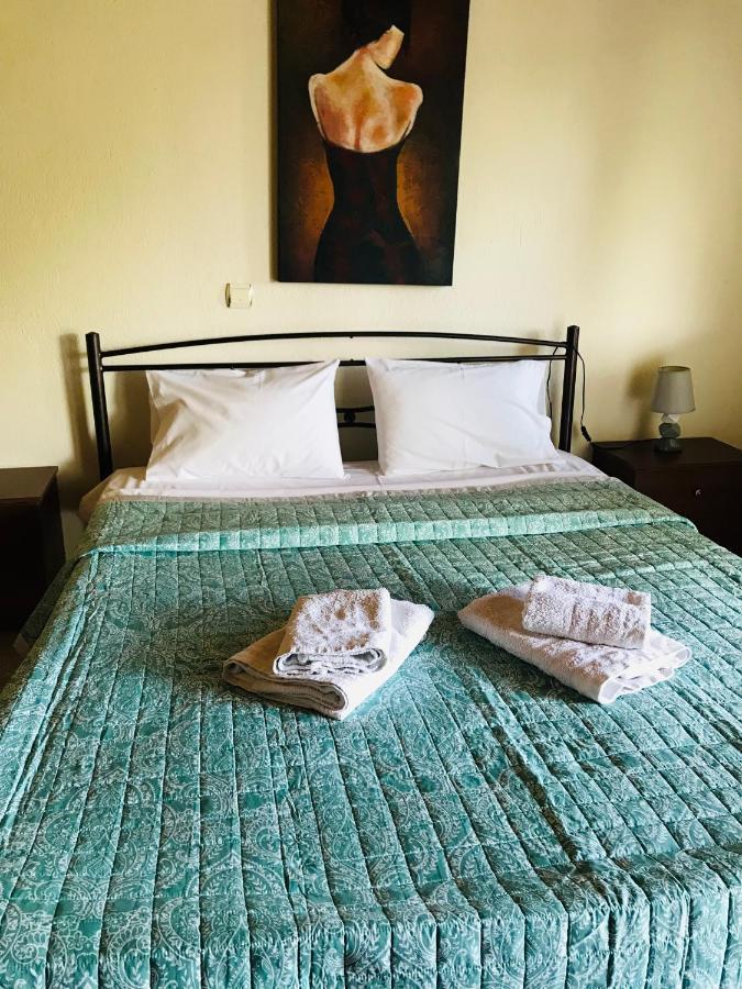 Guesthouse Adonis Káto Loutrákion Екстериор снимка