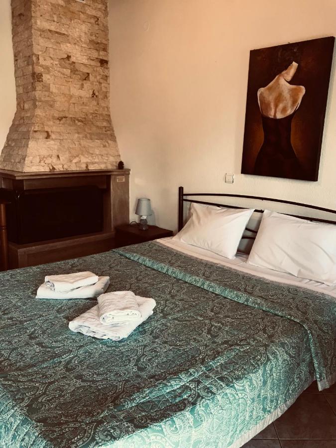 Guesthouse Adonis Káto Loutrákion Екстериор снимка