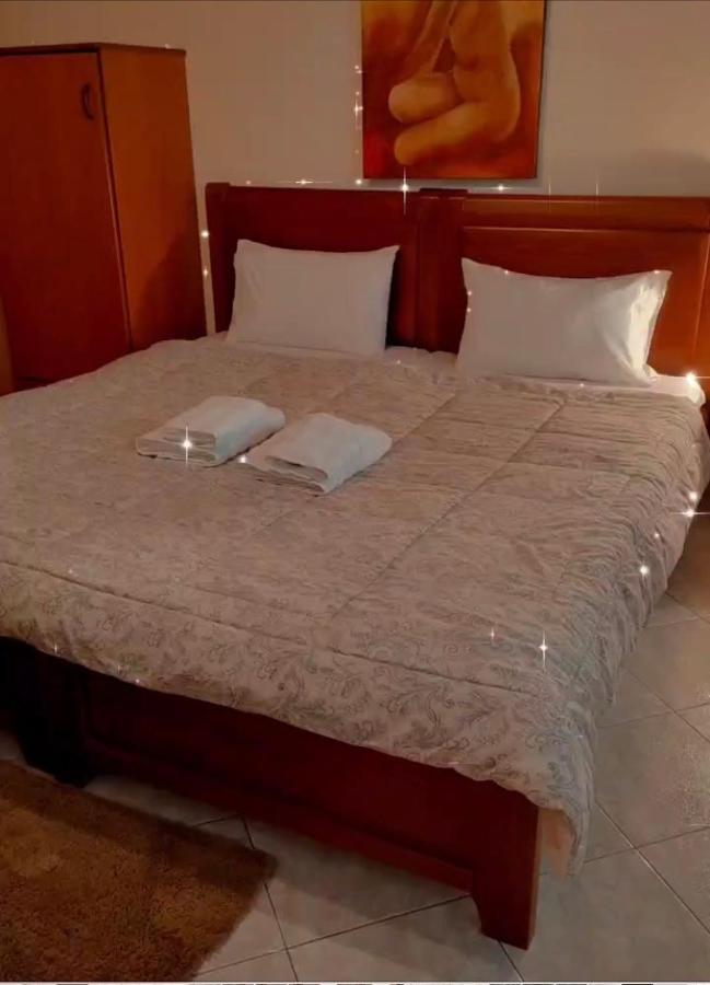 Guesthouse Adonis Káto Loutrákion Екстериор снимка