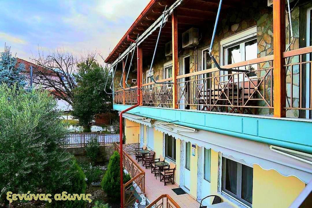 Guesthouse Adonis Káto Loutrákion Екстериор снимка