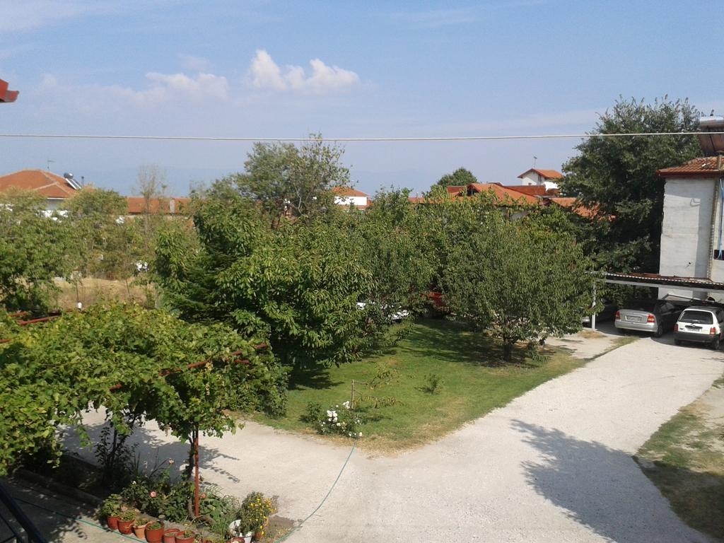 Guesthouse Adonis Káto Loutrákion Екстериор снимка