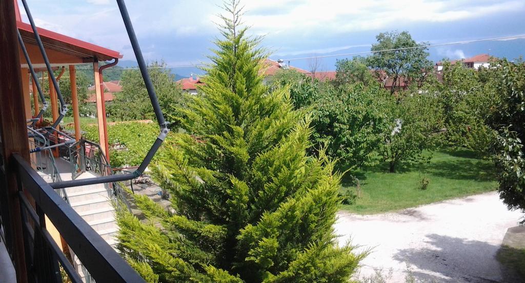 Guesthouse Adonis Káto Loutrákion Екстериор снимка