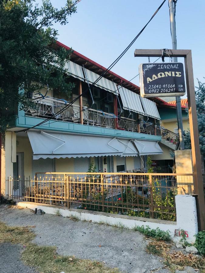 Guesthouse Adonis Káto Loutrákion Екстериор снимка