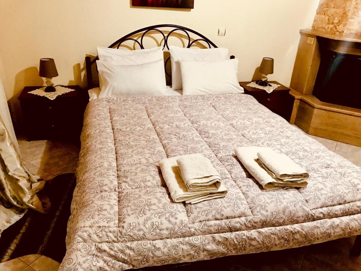 Guesthouse Adonis Káto Loutrákion Екстериор снимка