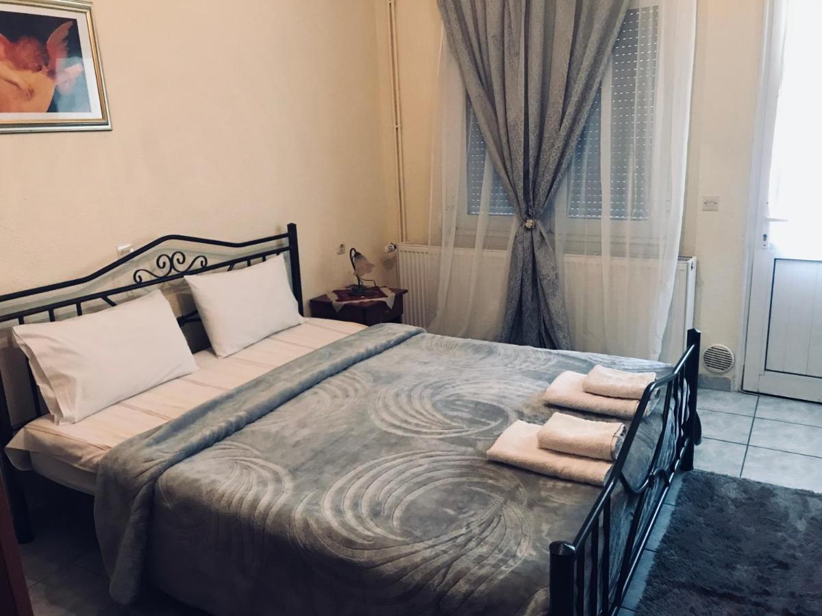 Guesthouse Adonis Káto Loutrákion Екстериор снимка