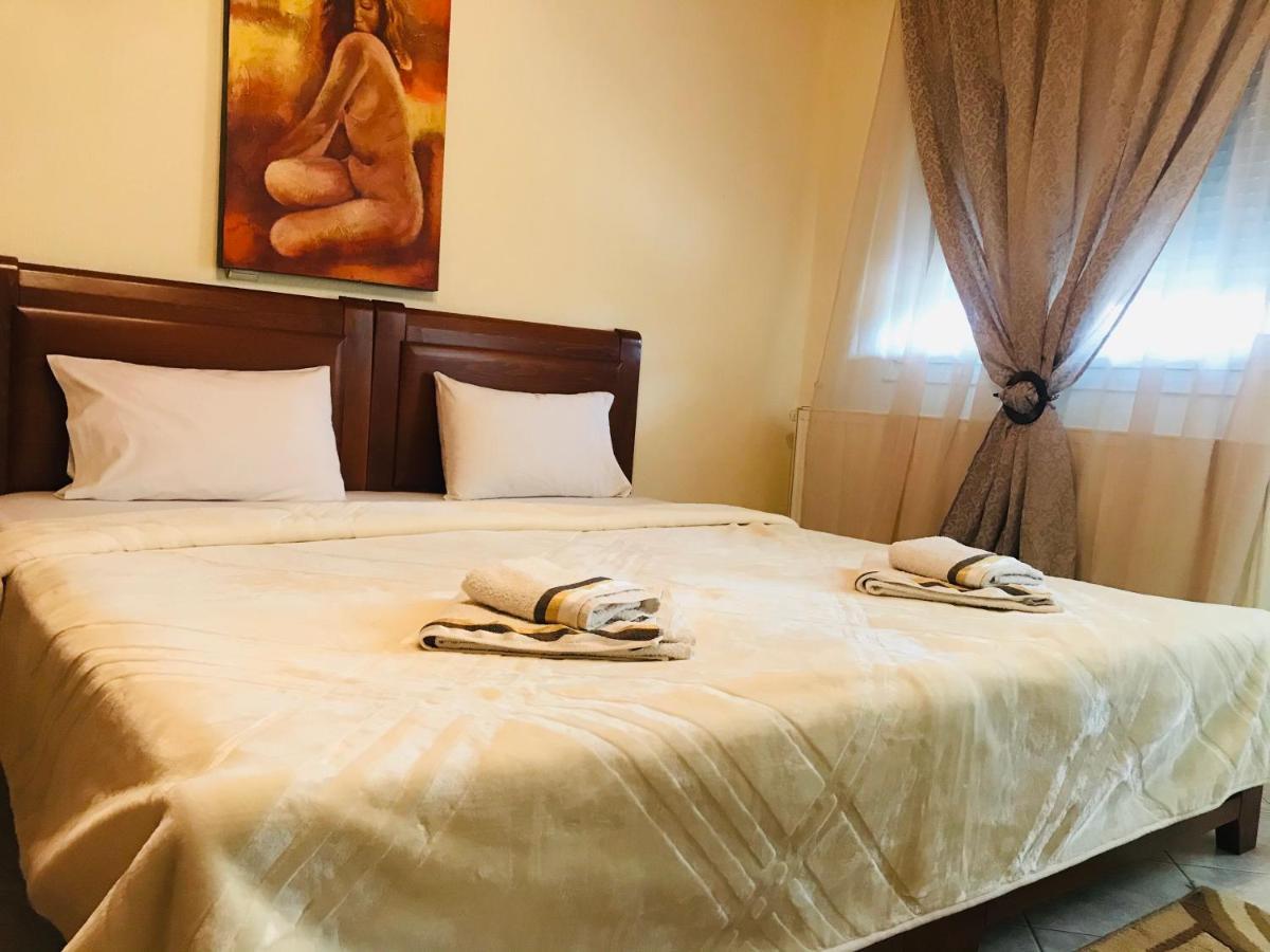 Guesthouse Adonis Káto Loutrákion Екстериор снимка